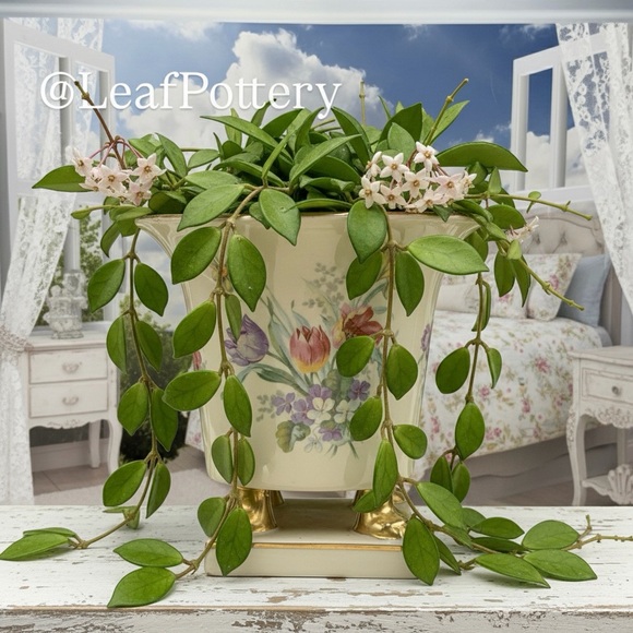 Vintage Footed Floral Cachepot - Gilded Lion Paw Feet Porcelain Planter - Picture 13 of 13